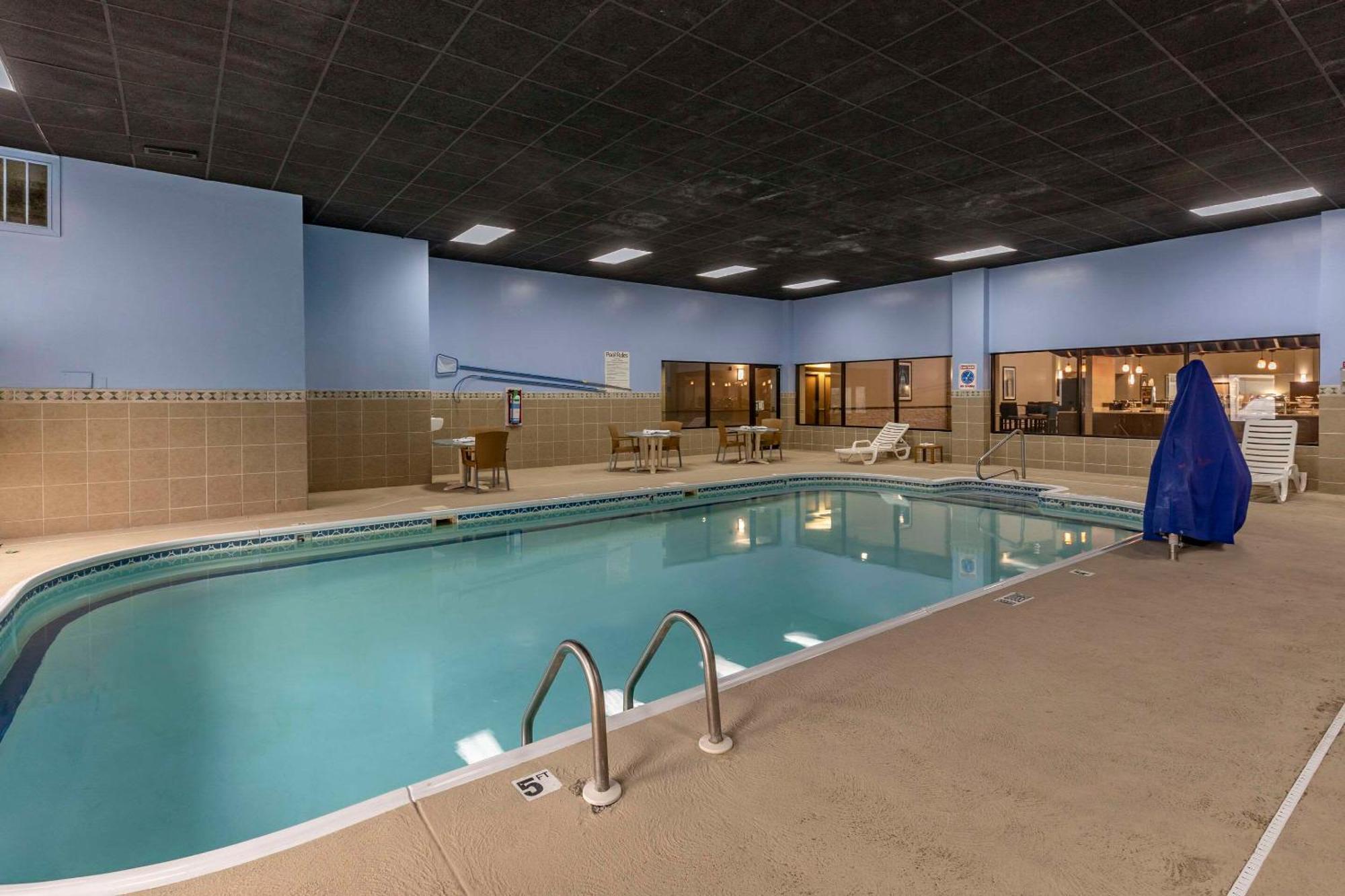 Inn Comfort Near St Louis Collinsville