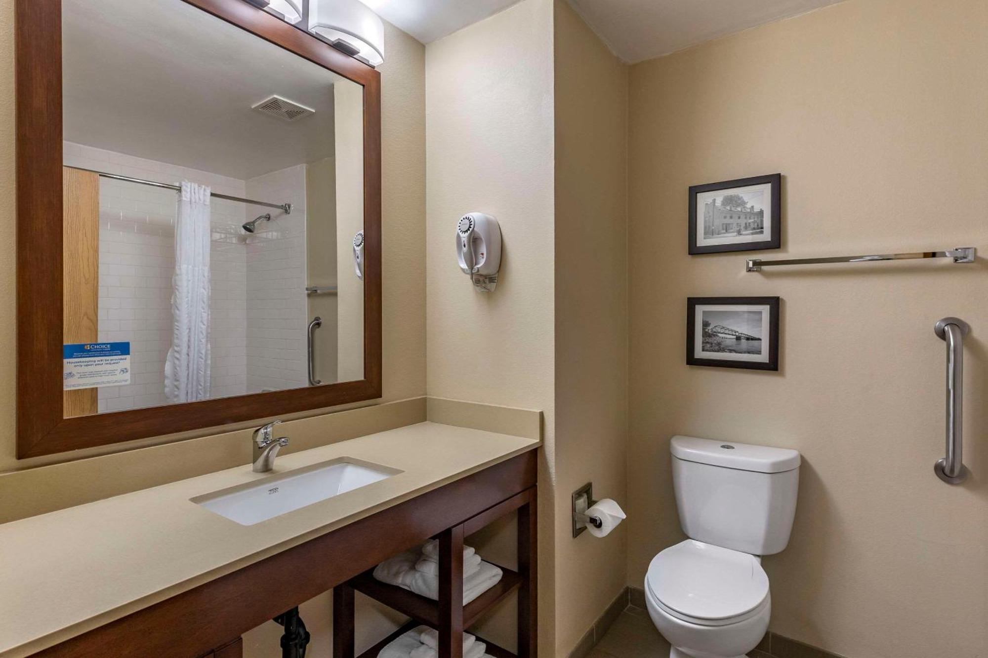 Inn Comfort Near St Louis 2*